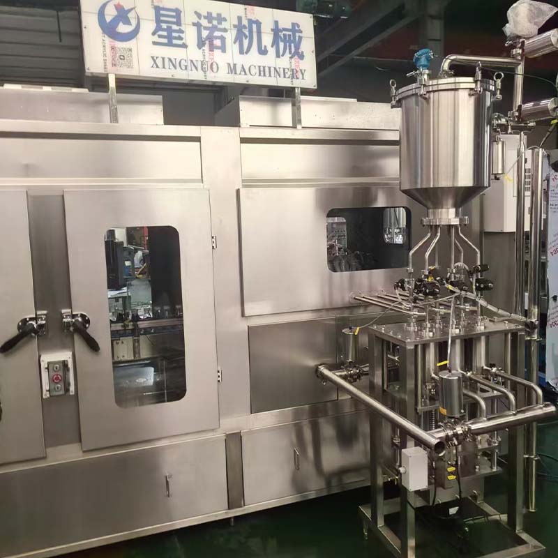 伺服直线灌装机